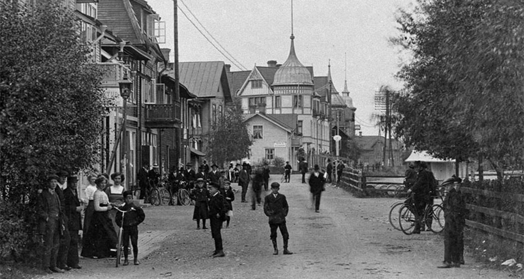 Järnvägsgatan i Orsa omkring 1905.
